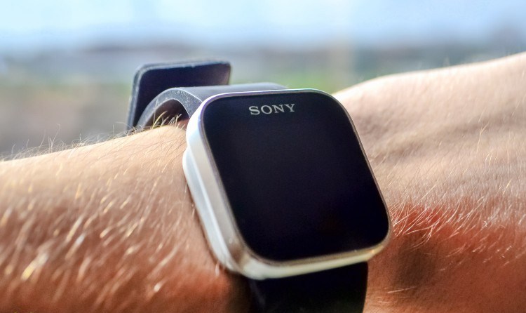Review: SmartWatches Sony SmartWatch MN2