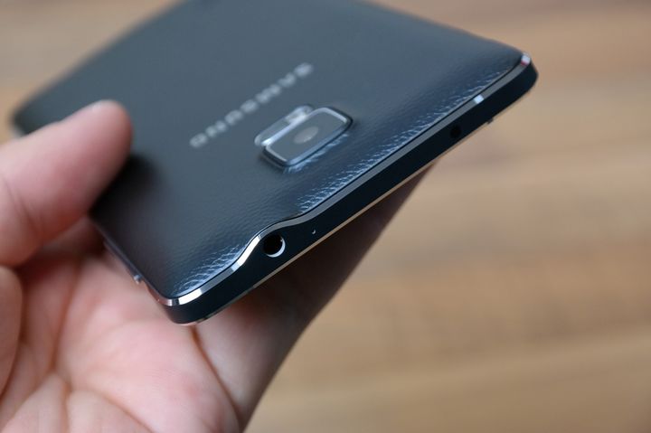Samsung Galaxy S6 lit in the test AnTuTu