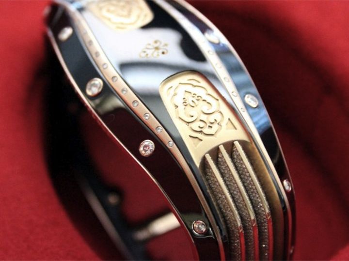"Smart" bracelet Armill Apollo hits record most expensive