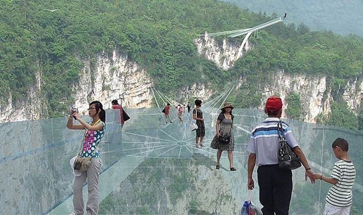 The world's longest glass bridge will be built in China