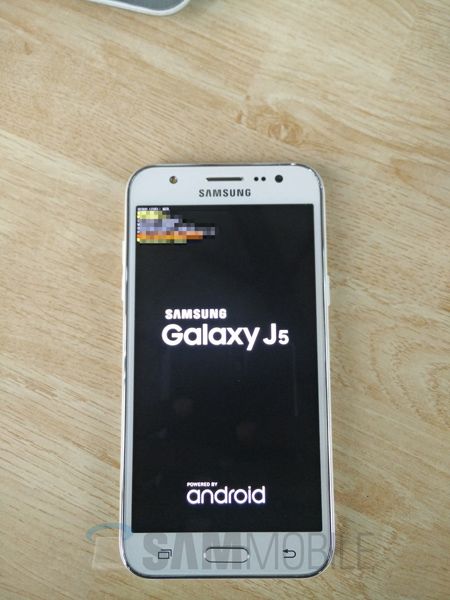 Live" photos of the smartphone Samsung Galaxy J5