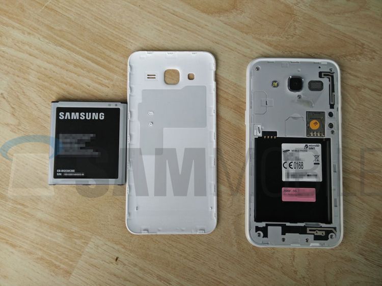 "Live" photos of the smartphone Samsung Galaxy J5