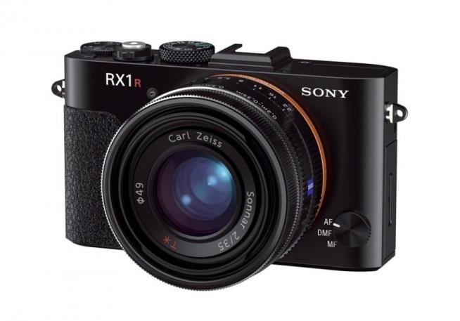 Compact cameras SONY RX1R AND RX100M2