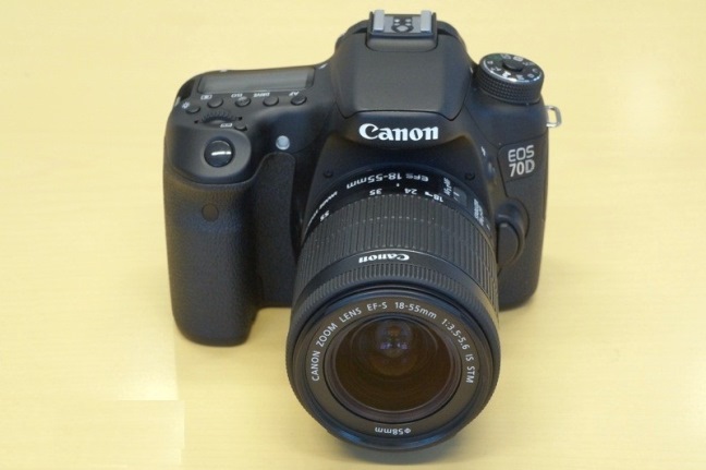 canon-eos-70d-slr-camera-shooting-video-raqwe.com-02