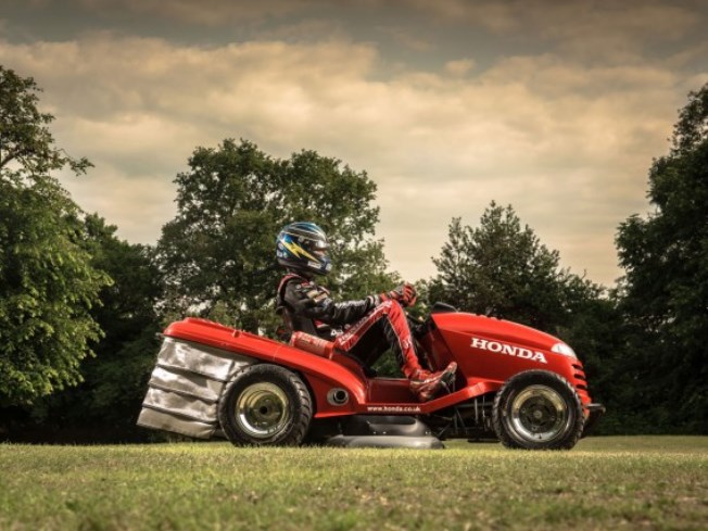 lawn-mower-0-100-kmh-4-seconds-video-raqwe.com-02