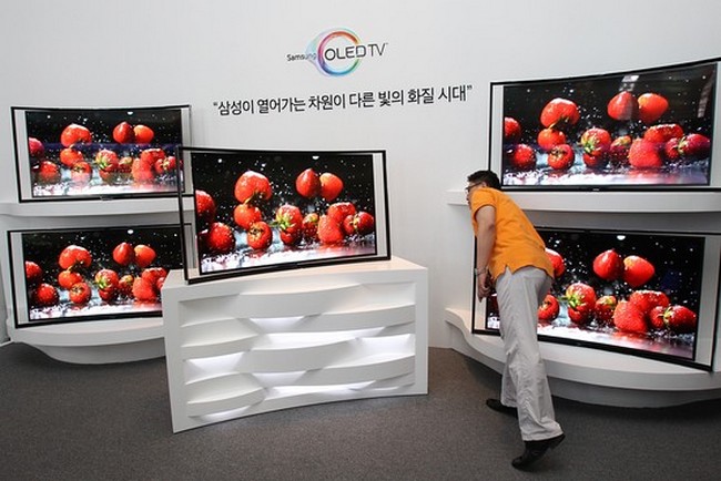 samsung-buy-novaled-200-million-raqwe.com-01