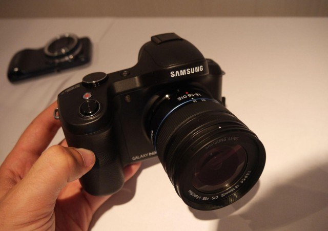 Samsung Galaxy NX can be pre – 1499 €