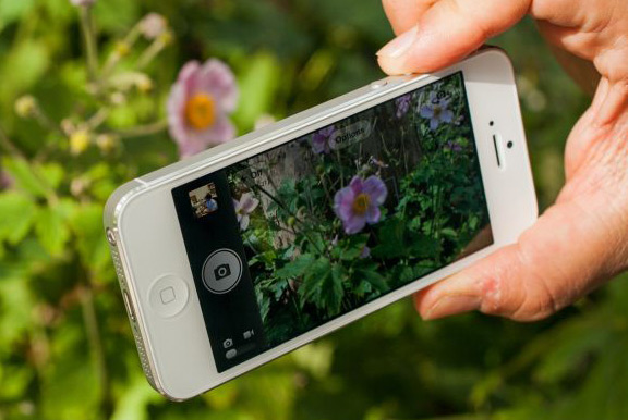 How to focus a camera in the iPhone iOS 7 without touching the screen