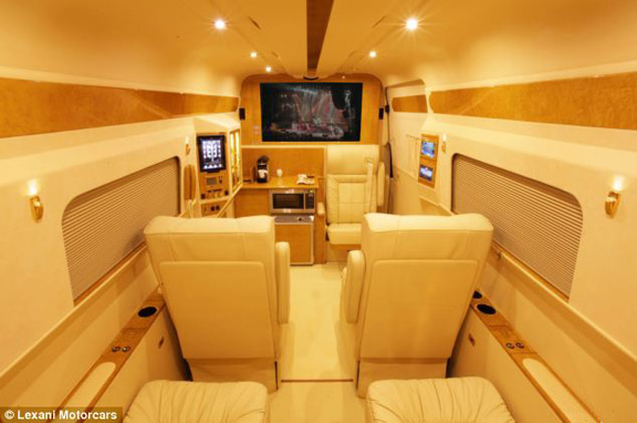 reale-luxury-minivan-mac-mini-ipad-apple-tv-450000-raqwe.com-04