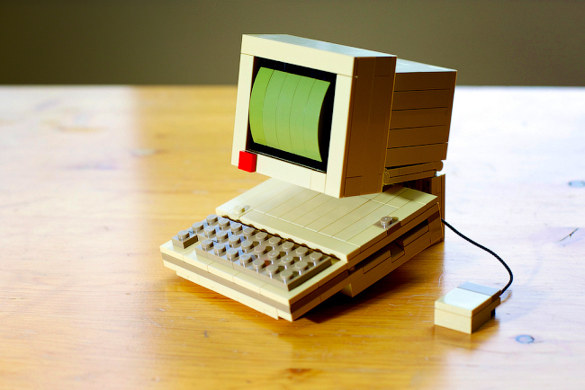 apple-iic-lego-raqwe.com-01