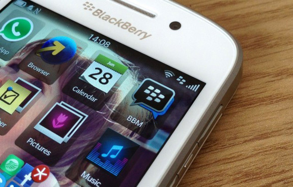 blackberry-reported-loss-1-billion-cuts-40-staff-raqwe.com-01