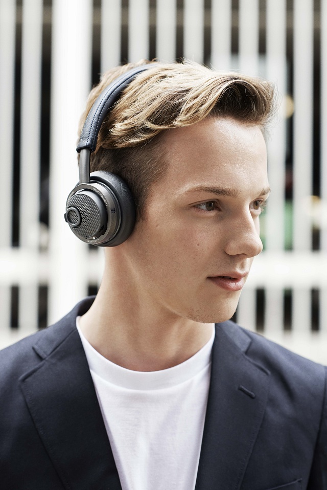 headphones-philips-fidelio-wireless-m1vt-simply-beautiful-cityscape-frames-raqwe.com-01