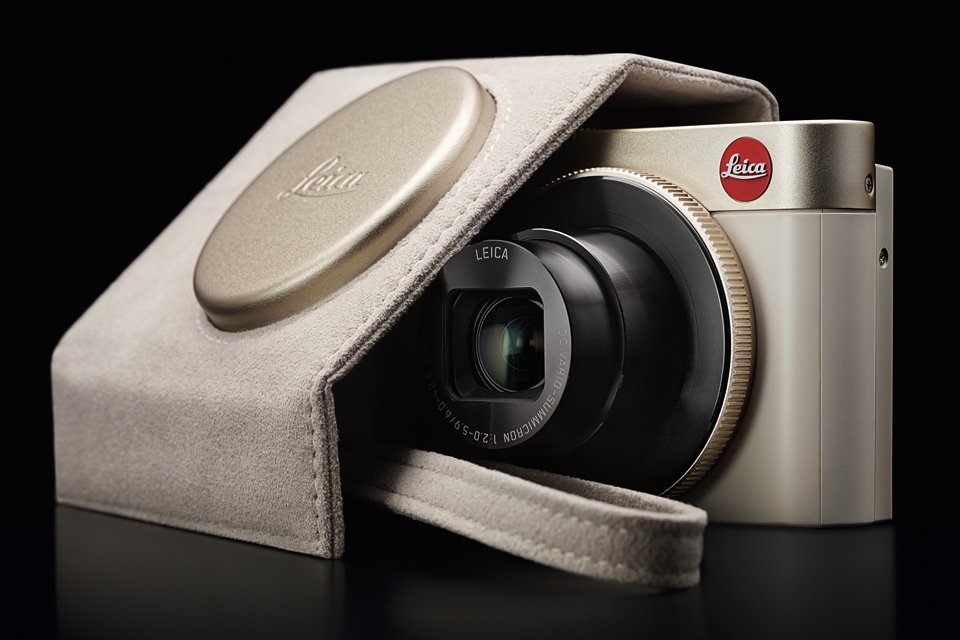 The new Leica with an electronic viewfinder and WiFi