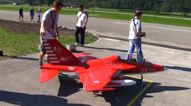 rc-yak-130-champion-international-show-jet-world-masters-raqwe.com-01