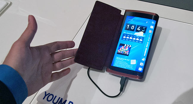 reuters-samsung-release-smartphone-curved-display-october-raqwe.com-01