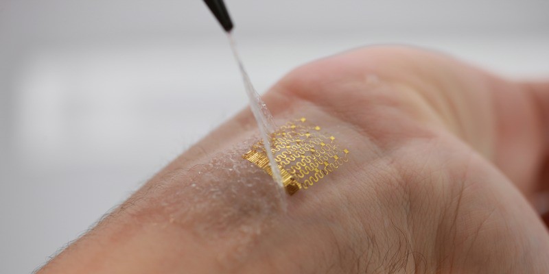 scientists-created-miniature-thermometer-worn-body-raqwe.com-01