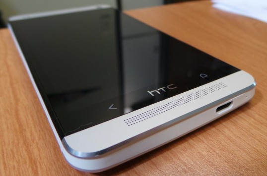 htc-max-one-biometric-sensor-support-fingers-raqwe.com-01