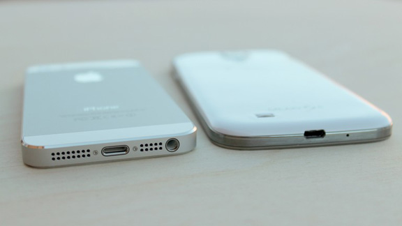 iphone-5s-vs-samsung-galaxy-s4-battle-flagships-raqwe.com-03
