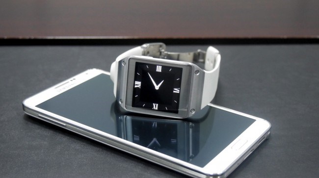 month-smartphones-compatible-samsung-galaxy-gear-raqwe.com-01