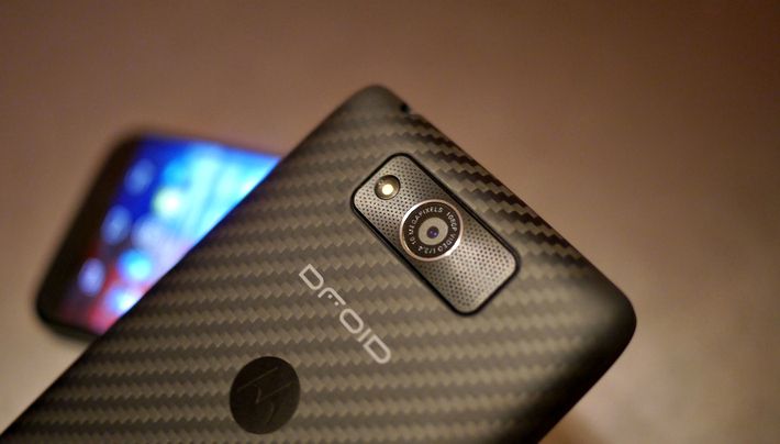 A preliminary comparison of Motorola DROID MAXX and Moto X