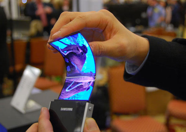 samsung-smartphone-flexible-display-raqwe.com-01