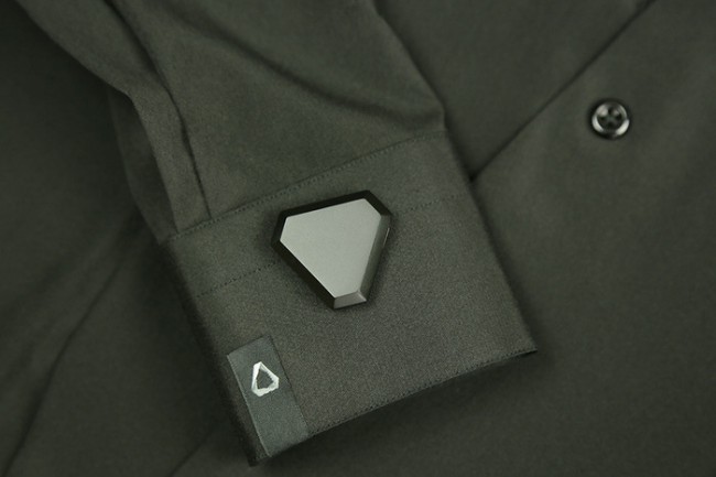athos-showed-clothing-integrated-electronics-longer-science-fiction-destiny-raqwe.com-04