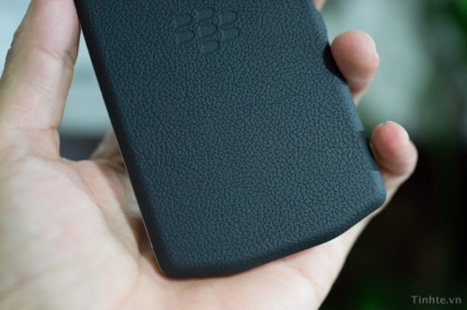 blackberry-p9982s-porsche-design-on-sale-soon-from-carphone-warehouse-at-1400-raqwe.com-01