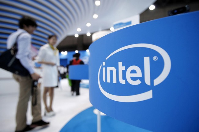 bloomberg-intel-sell-online-tv-service-500-million-raqwe.com-01