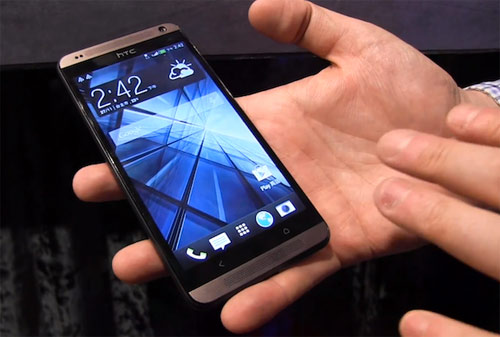 htc-desire-700-shown-hands-on-video-raqwe.com-01