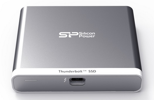 silicon-power-palm-drive-thunder-t11-thunderbolt-ssd-hand-raqwe.com-03