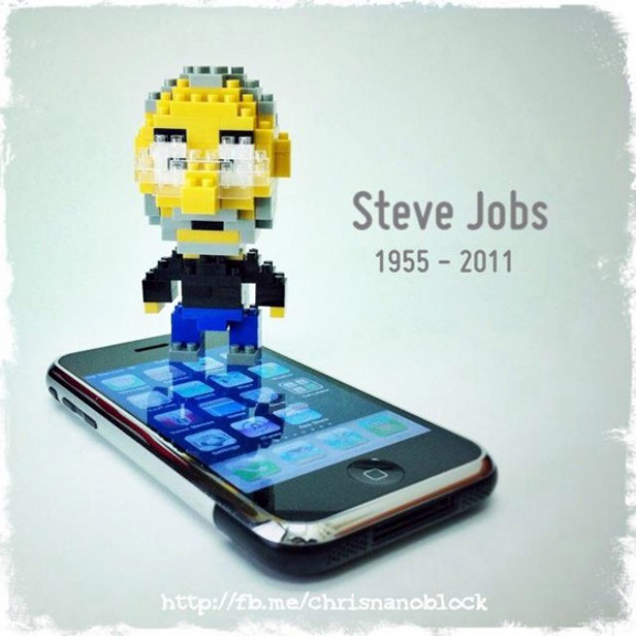 steve-jobs-collected-lego-raqwe.com-01