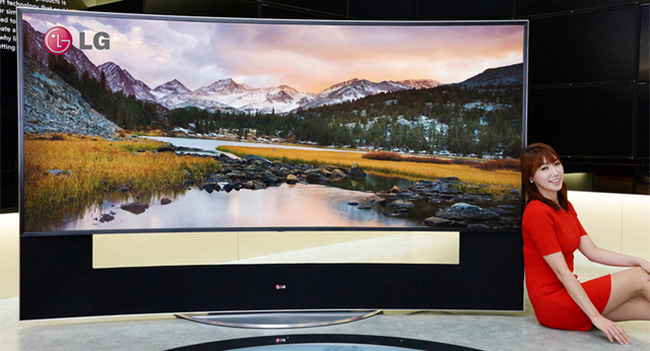 lg-samsung-demonstrated-ces-2014-105-inch-curved-ultra-hd-tvs-raqwe.com-01