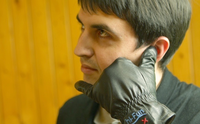 smart-gloves-hi-call-great-gift-holidays-raqwe.com-01