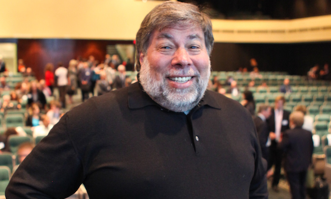 steve-wozniak-sings-praises-chinese-apple-raqwe.com-01