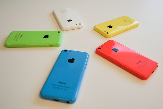 apple-continues-promote-iphone-5c-masses-raqwe.com-01