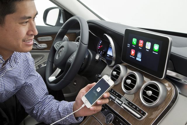 mercedes-benz-volvo-work-demonstrated-carplay-raqwe.com-01