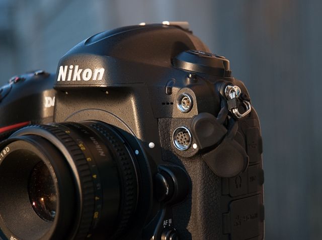 review-nikon-d4-reportage-camera-trouble-free-working-tool-raqwe.com-03