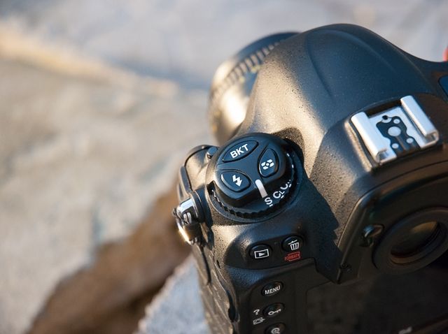 review-nikon-d4-reportage-camera-trouble-free-working-tool-raqwe.com-09