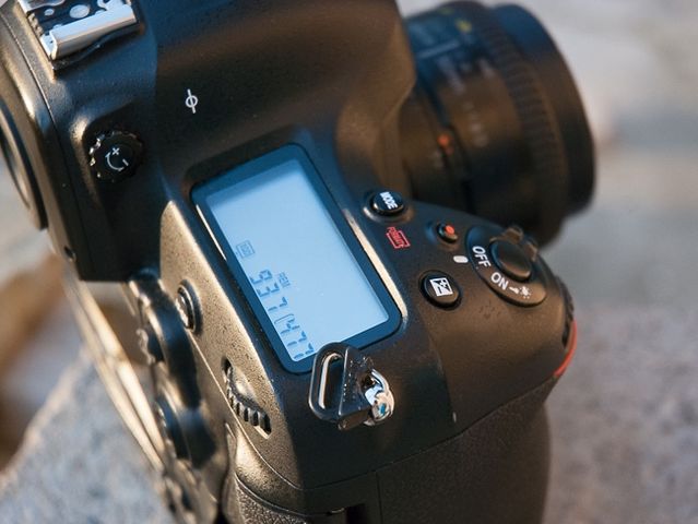 review-nikon-d4-reportage-camera-trouble-free-working-tool-raqwe.com-10