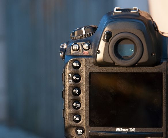 review-nikon-d4-reportage-camera-trouble-free-working-tool-raqwe.com-12