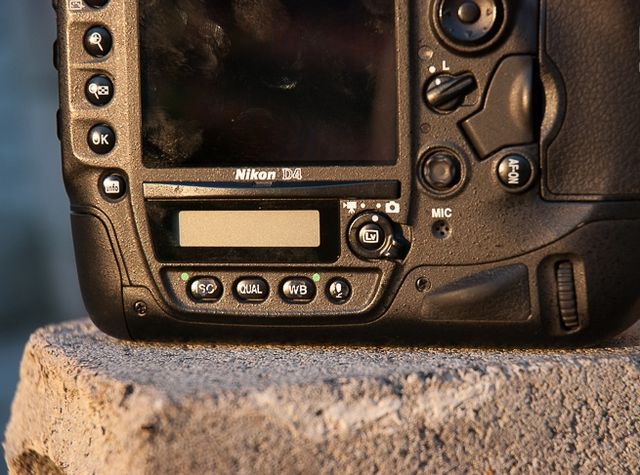 review-nikon-d4-reportage-camera-trouble-free-working-tool-raqwe.com-14