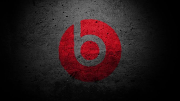 apple-buys-beats-3-2-billion-raqwe.com-02