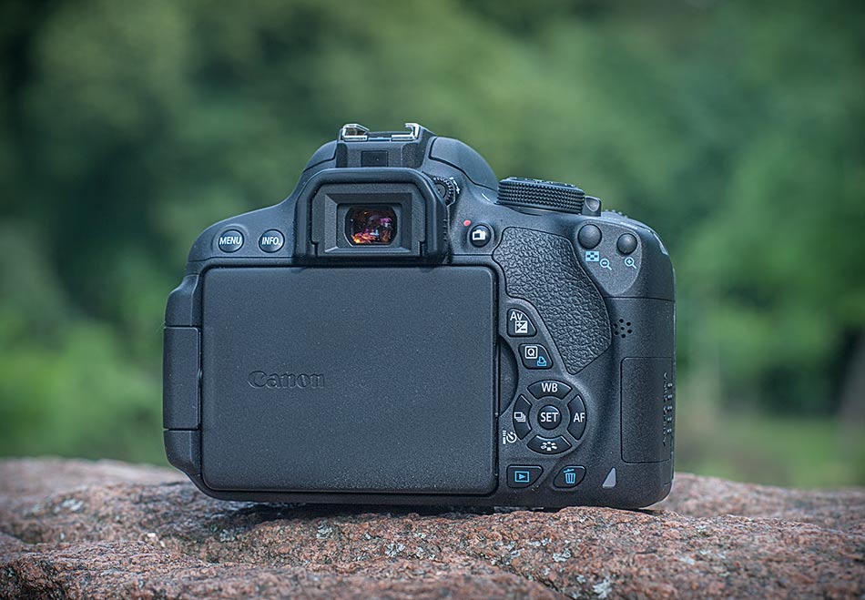 review-slr-camera-canon-eos-700d-raqwe.com-02