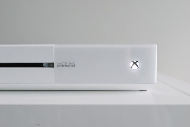 Design work Microsoft: Xbox One White