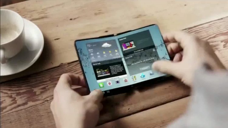 Samsung flexible blurs the line between a smartphone and a laptop