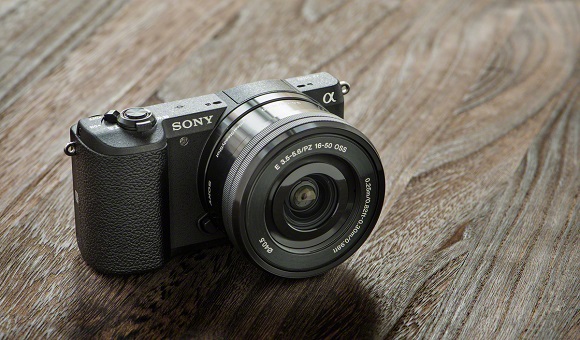 Sony α5100 - the world's smallest camera with interchangeable lenses