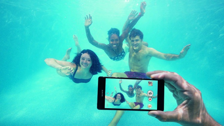 How to carry out underwater photography series smartphones Sony Xperia Z3