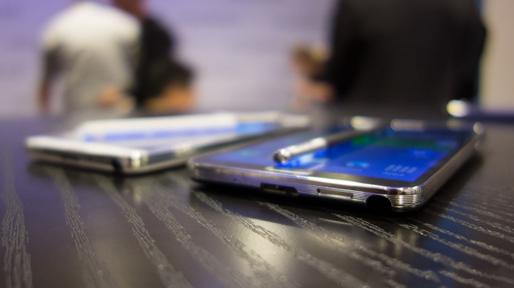 Why Galaxy Note 4 does not bend as new iPhone