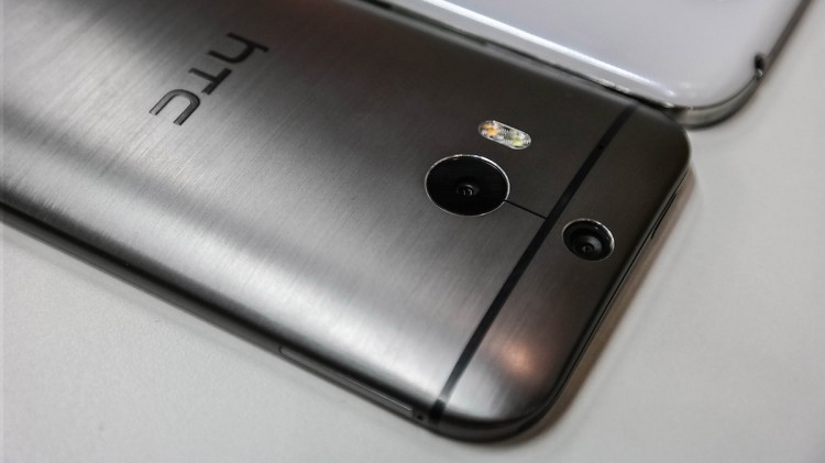 Complaining about the owners of HTC One M8 specs?