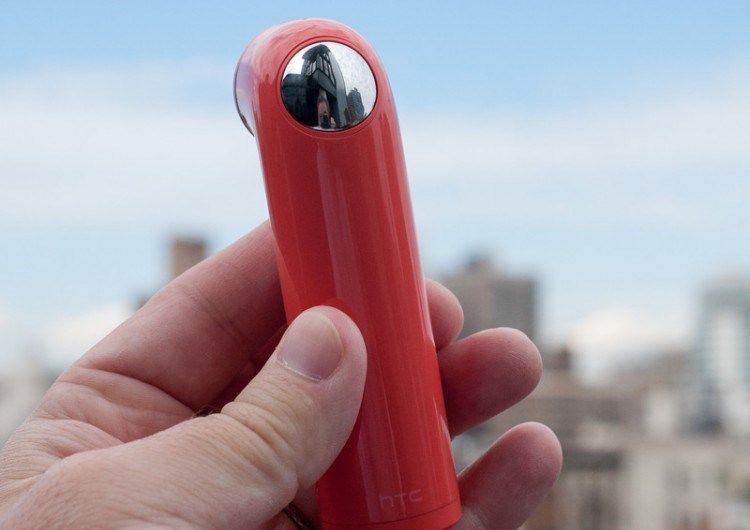 HTC has officially introduced a smartphone Desire EYE and camera Re